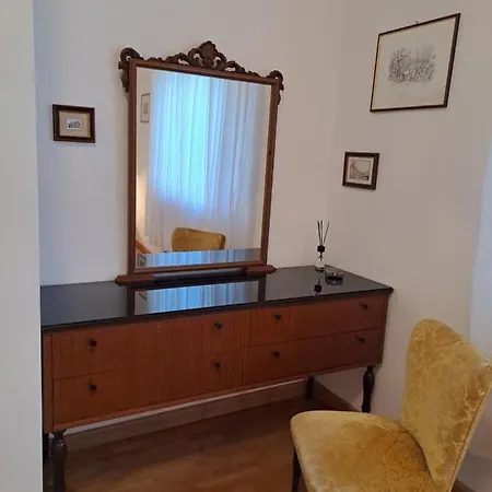 Dal Nonno, * Trieste